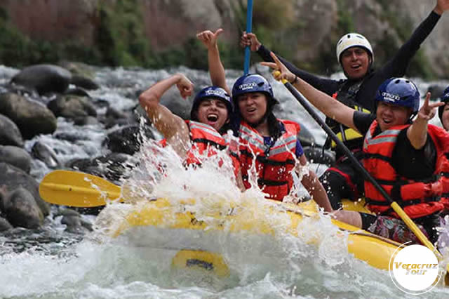 Aventura En Los Rápidos Río Pescados En Jalcomulco, Veracruz Aventura En Los Rápidos Río Pescados En Jalcomulco, Veracruz